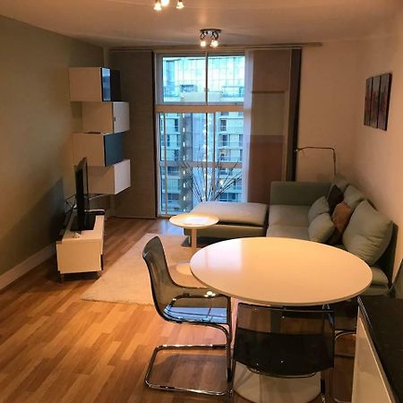 1 Bedroom In Chelsea Bridge Wharf London Exteriör bild