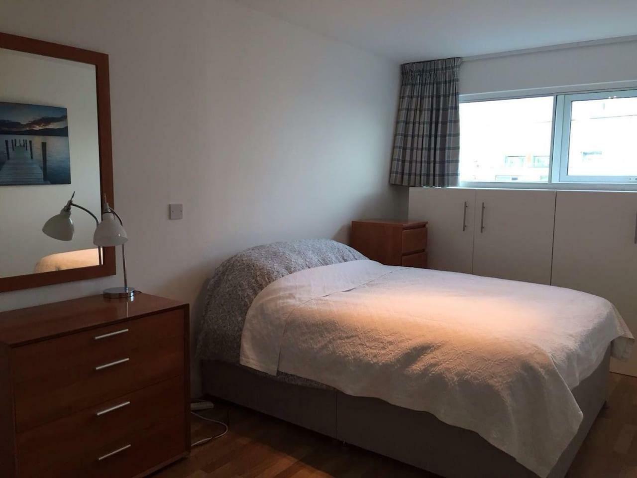 1 Bedroom In Chelsea Bridge Wharf London Exteriör bild