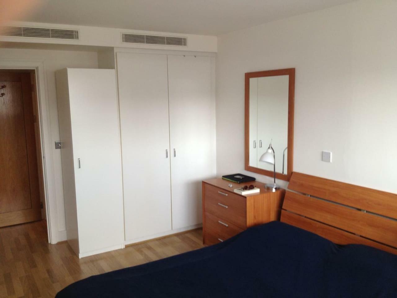 1 Bedroom In Chelsea Bridge Wharf London Exteriör bild